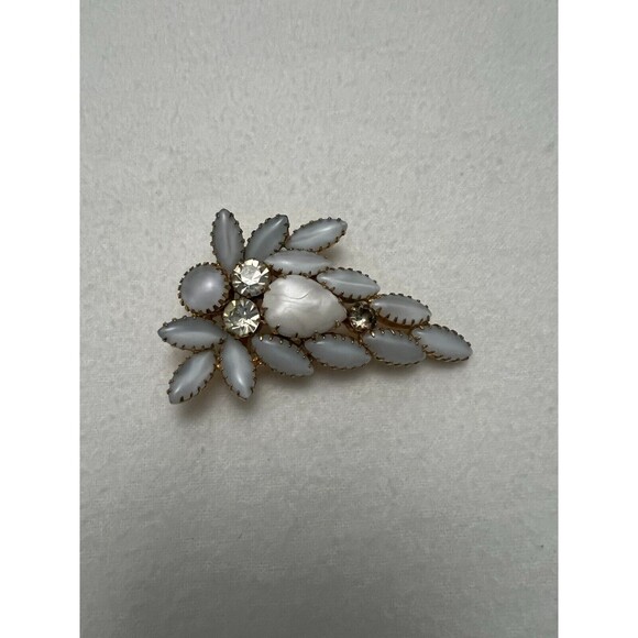Plated Rhinestones & White Leaves Cluster Brooch VTG Clothing Accessories 2.75" - Picture 1 of 4